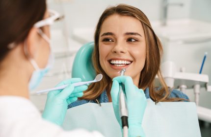 При лечении зубов, скидка на чистку 15%
